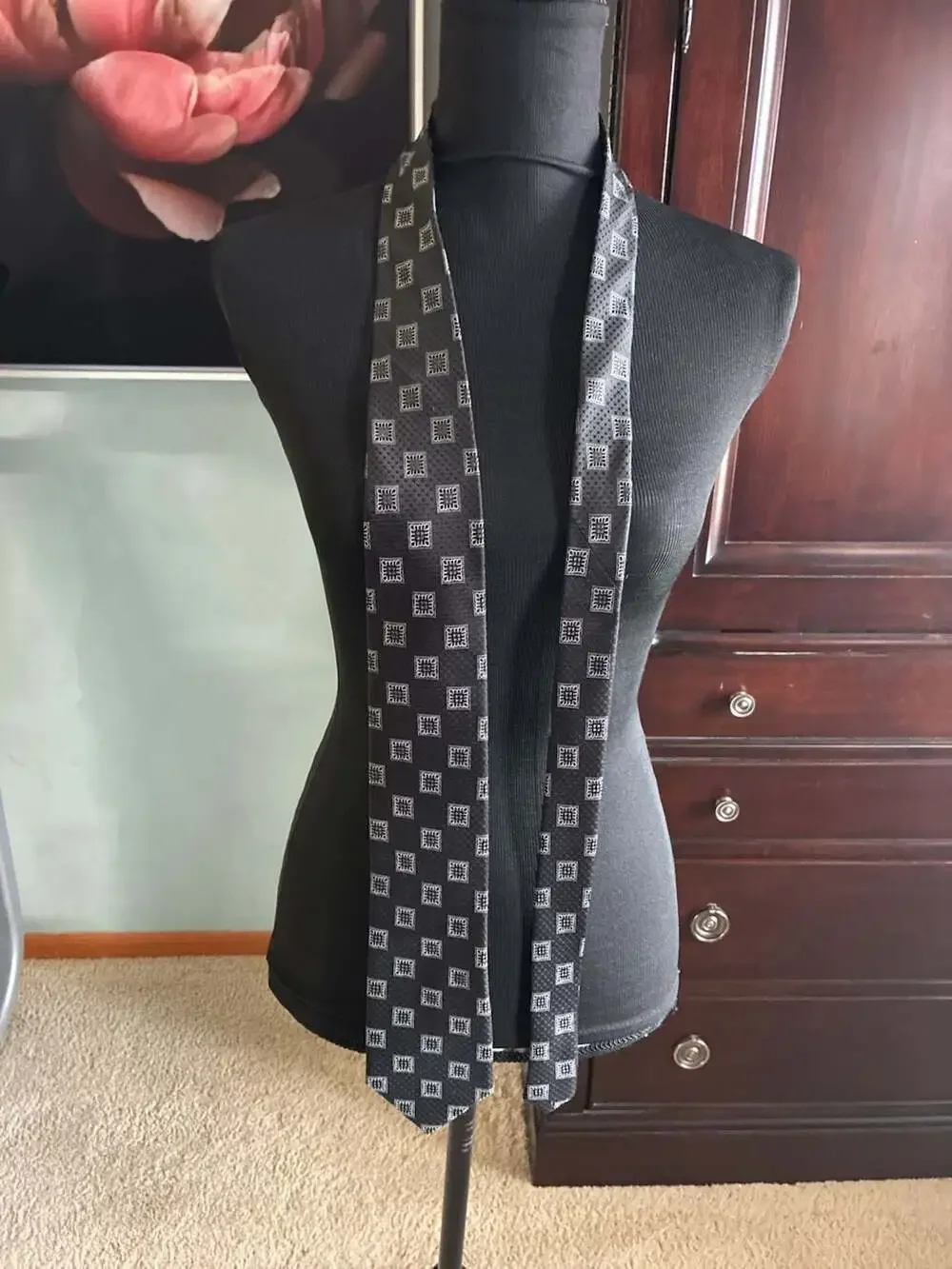Forsyth Men's Black and Silver Geometric Square Pattern 100% Silk Necktie A719